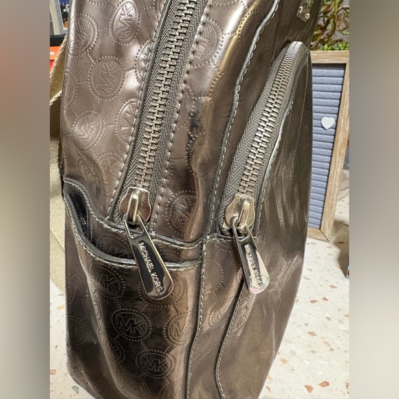 MICHAEL KORS JET SET BACKPACK
PALE GOLD MONOGRAM - Picture 15 of 17